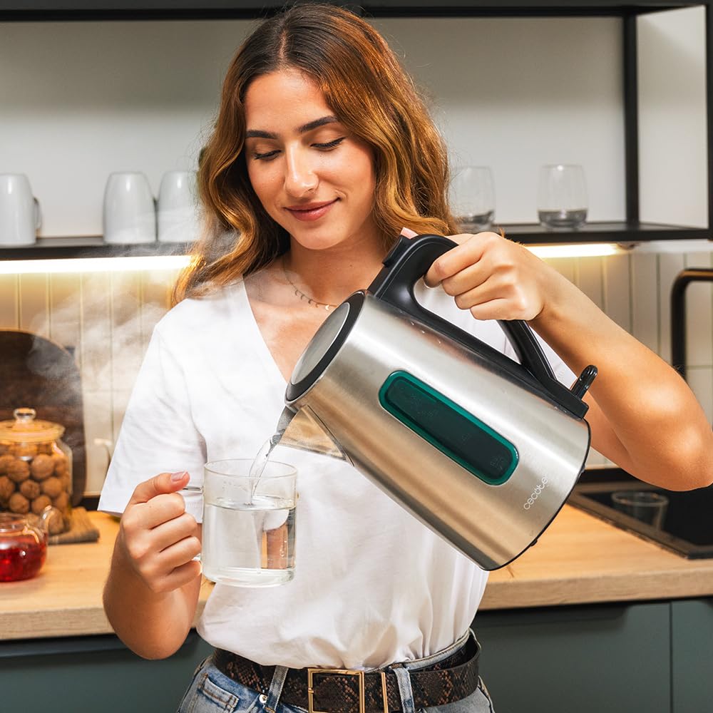 Cecotec Bollitore Elettrico da 1,7L Thermosense 210 Steel. 2200W, Corpo in Acciaio Inossidabile, Base Girevole 360º, Manico Ergonomico a Tocco Freddo, Indicatore Luminoso, Doppio Sistema di Protezione