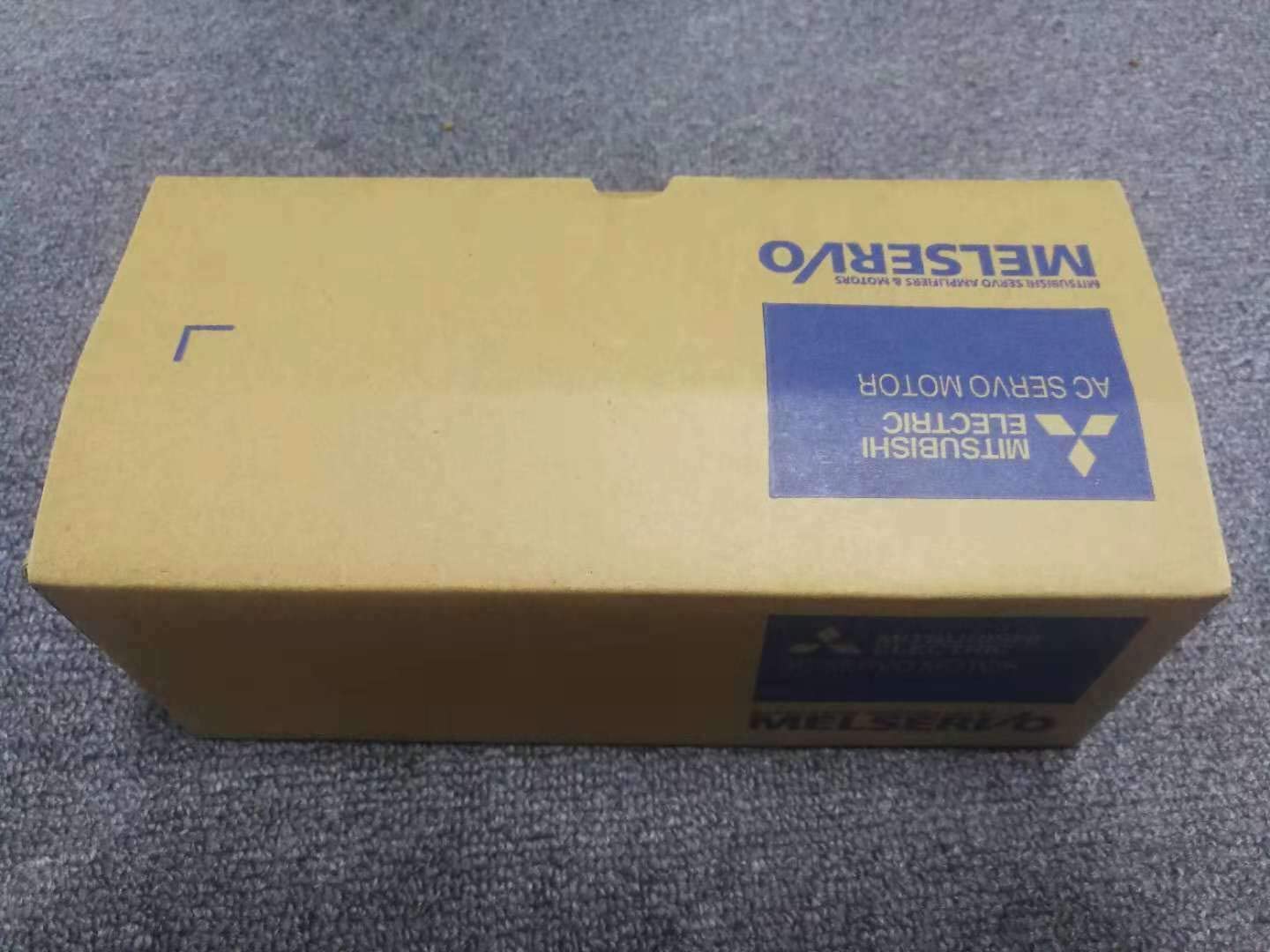 Amazon.co.jp: 1個 新サーボモータ HF-SP81 0.85kW 標準モータ : 車 