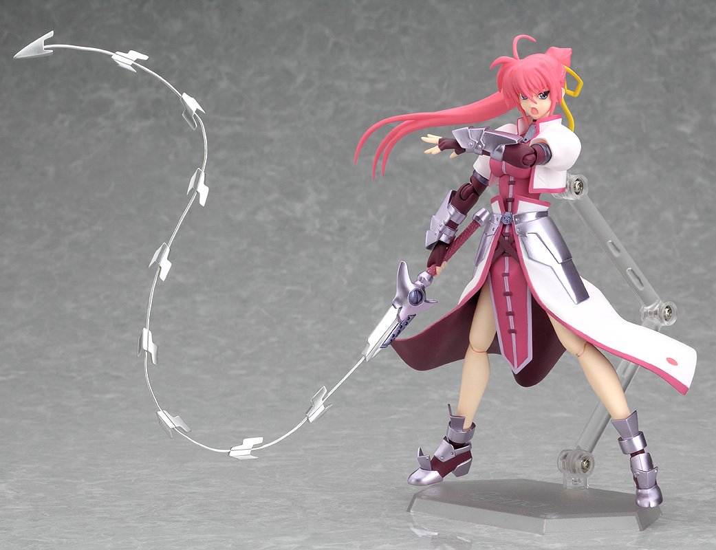 Amazon.co.jp: Figma 魔法少女リリカルなのはStrikerS シグナム 騎士服