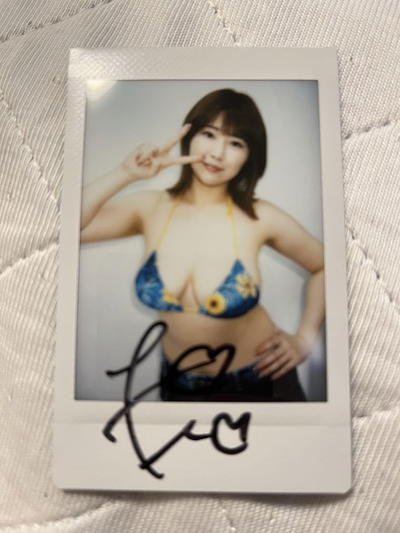 Amazon.co.jp: 松本菜奈実 直筆サイン入り 水着 チェキ ホビー グッズ