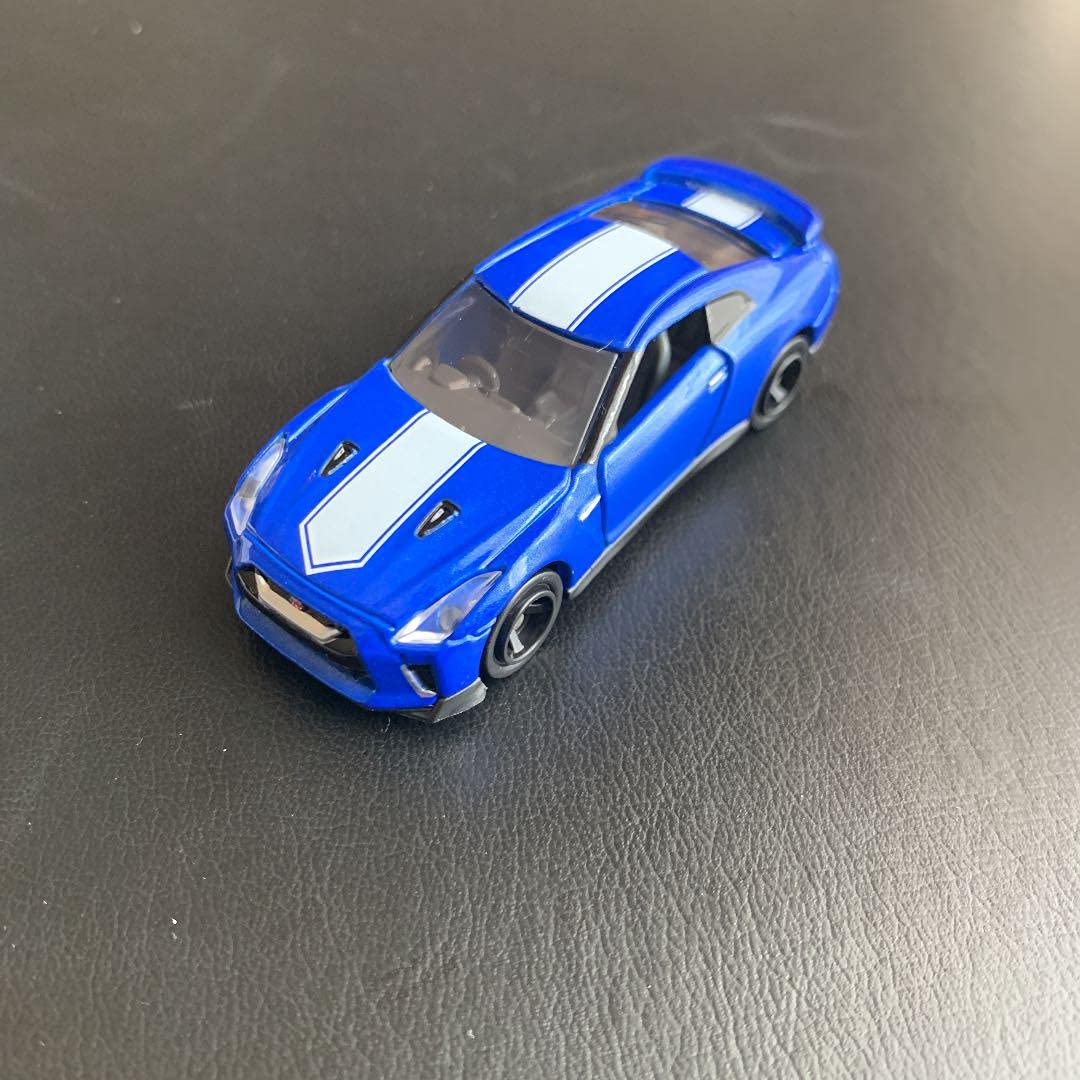 Amazon | 値引き トミカ GT-R 50周年記念 ミニカー | ミニカー