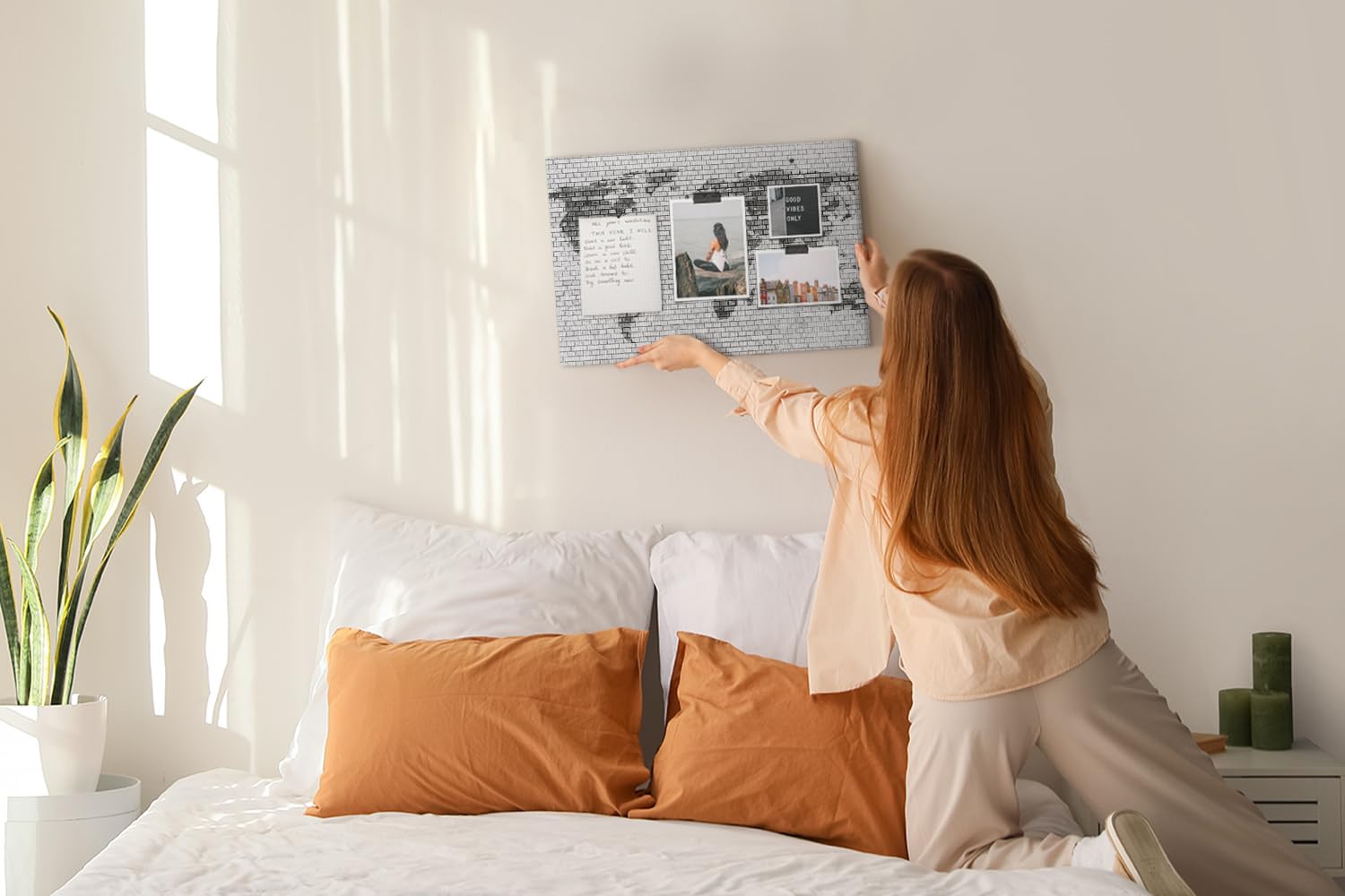 Pinnwand Korkmaterial Set inkl. Stecknadeln | Funktionale Infotafel für Büro, Schule, Küche | Organisation von Aufgaben, Notizen, Terminen, Fotos, Projekten 60x40 - metallisch - Graue Wand mit Welt