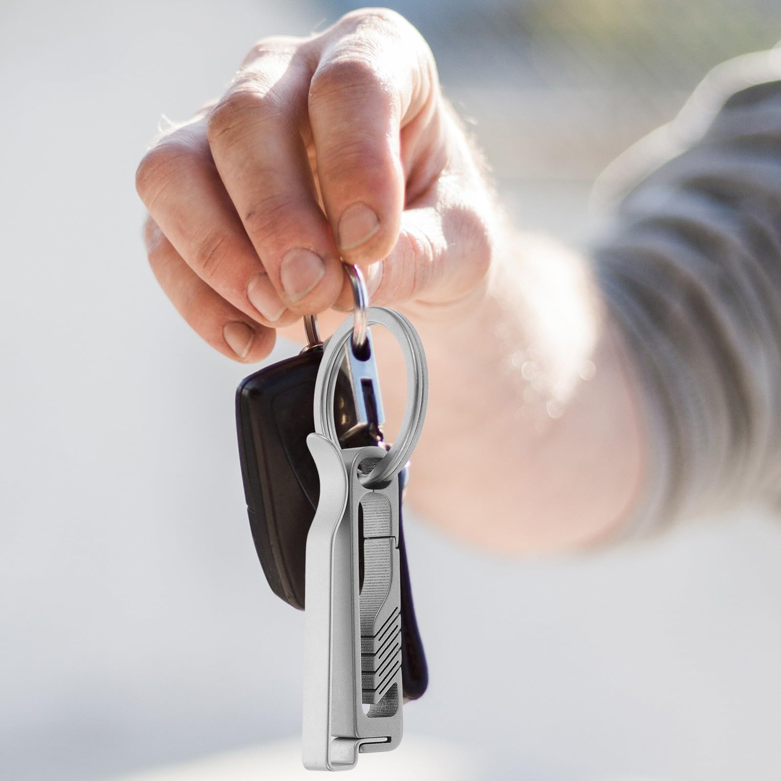 UPKOCH Karabiner Schlüsselanhänger Titanlegierung Rostfrei Verwendbar für Gürtel und Rucksäcke Sicheres Halten von Schlüsseln und Zubehör