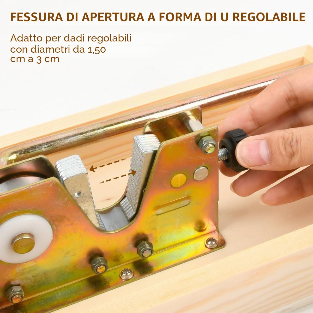 OctBird Schiaccia Noci e Mandorle Nut Sheller Tool, Schiaccia Olive in Legno, Schiaccianoci Antiscivolo Acciaio Inox Multifunzione Nut Sheller Tool, con 3 Aghi per Noci e 3 Spazzole