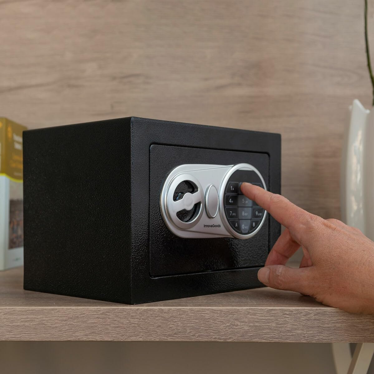InnovaGoods® Caja Fuerte con Cerradura Electrónica, Caja de Seguridad con Teclado, Perfecta para Hogar, Oficina, Hotel ideal para Almacenar Joyería, Dinero en Efectivo, Documentos.