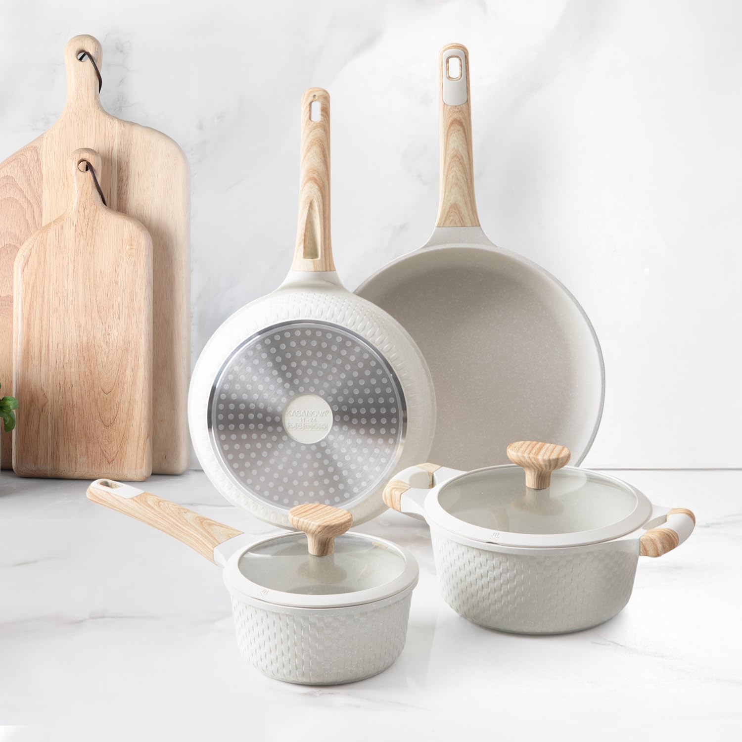 KASANOVA Batteria pentole antiaderenti 6 pezzi Bambù, Padelle e casseruole per induzione e tutti i piani cottura, Set pentole bianco con manici effetto legno