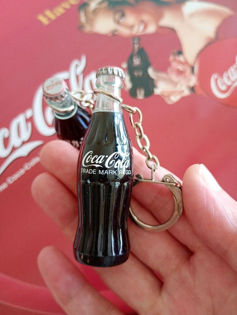 Amazon.co.jp コカ コーラノベルティ キーホルダー2個セット : おもちゃ