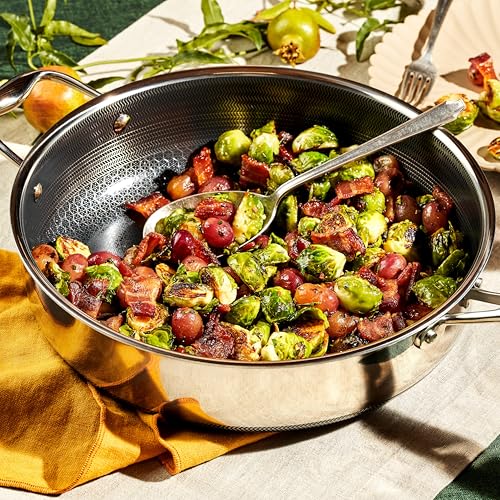 HexClad Hybrid-Antihaft-Schmorpfanne mit Deckel, 4,5 l, spülmaschinen- und ofenfest, induktionsgeeignet, kompatibel mit allen Herdarten 4 HexClad Hybrid-Antihaft-Schmorpfanne mit Deckel, 4,5 l, spülmaschinen- und ofenfest, induktionsgeeignet, kompatibel mit allen Herdarten