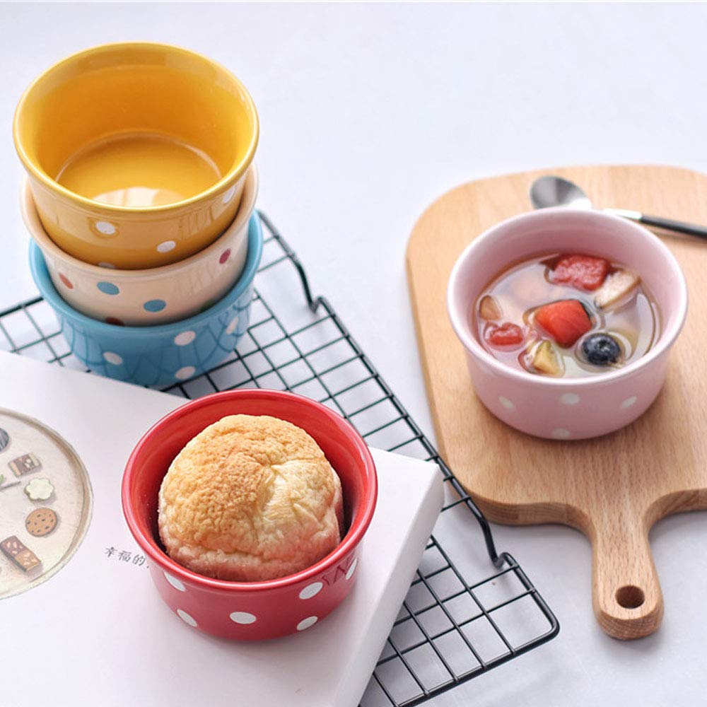 Conjunto Con Deliciosa Crema Brulee Sobre Fondo Blanco Imagen de