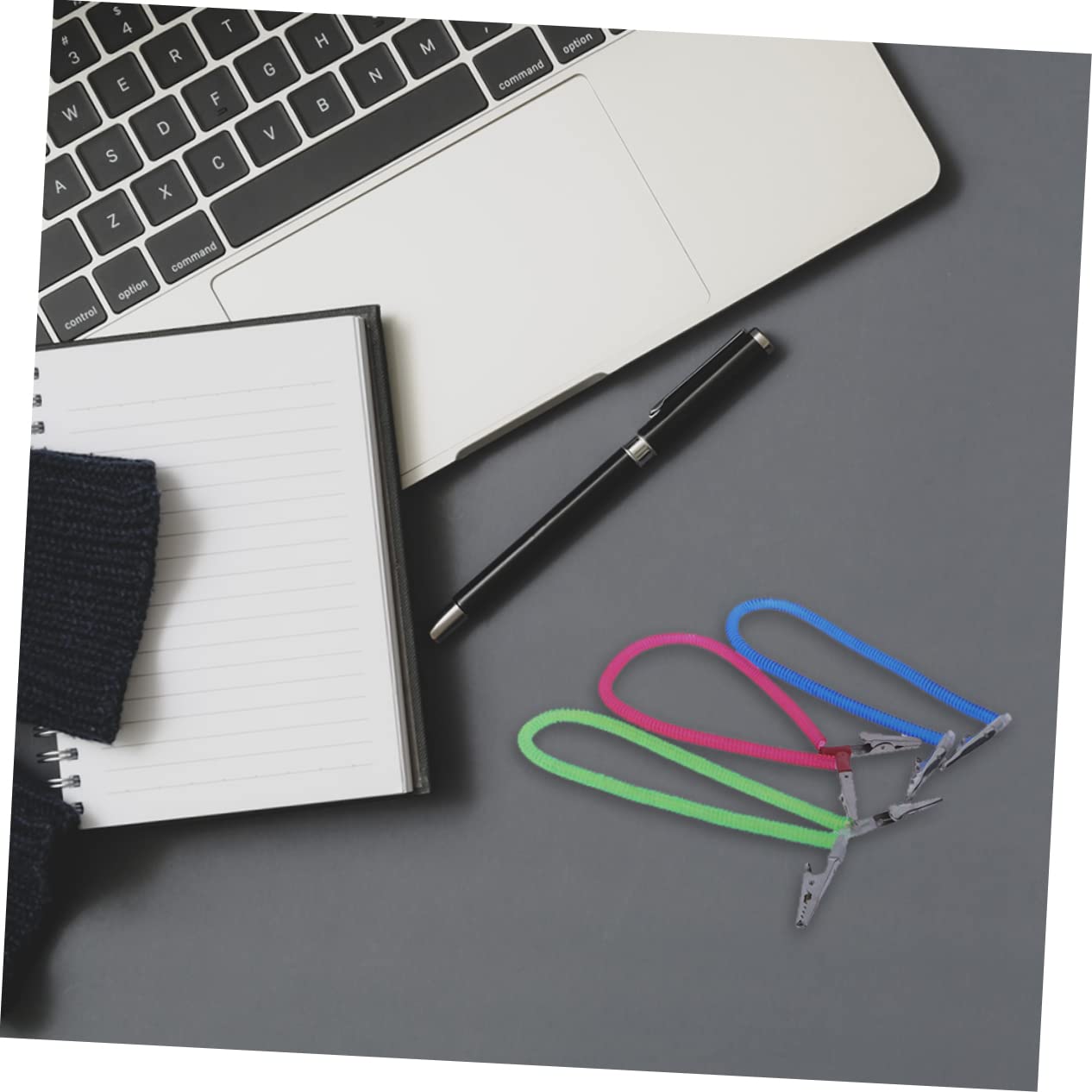 Veemoon 2Pcs Scarf Flexible Plastic Spring Bib Holder for Adults and Elderly Napkin for Easy Attachment