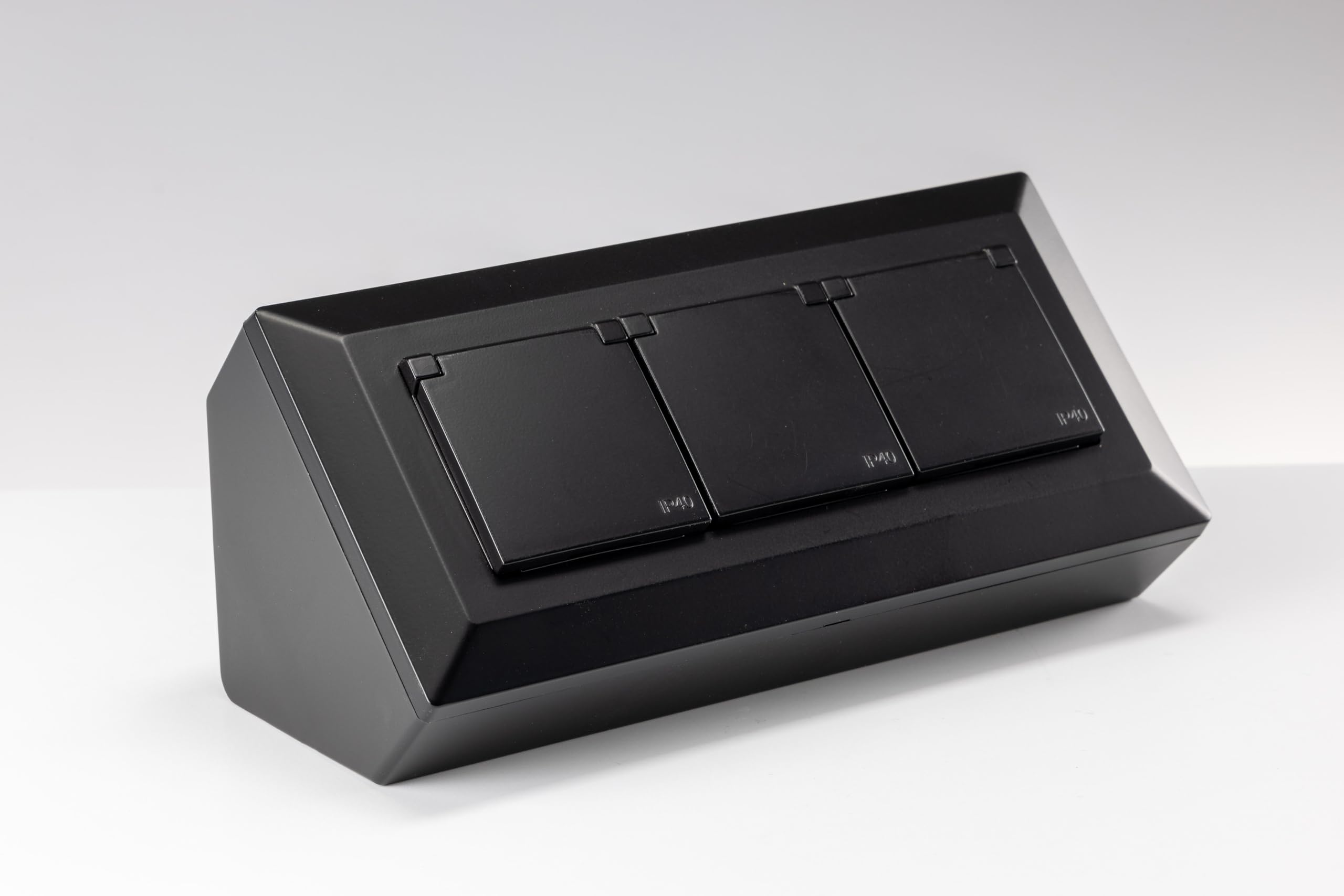 Blocco prese Presa multipla a 2 vie con coperchio incernierato USB-A USB-C PD Presa 230V per cucina ufficio officina nero