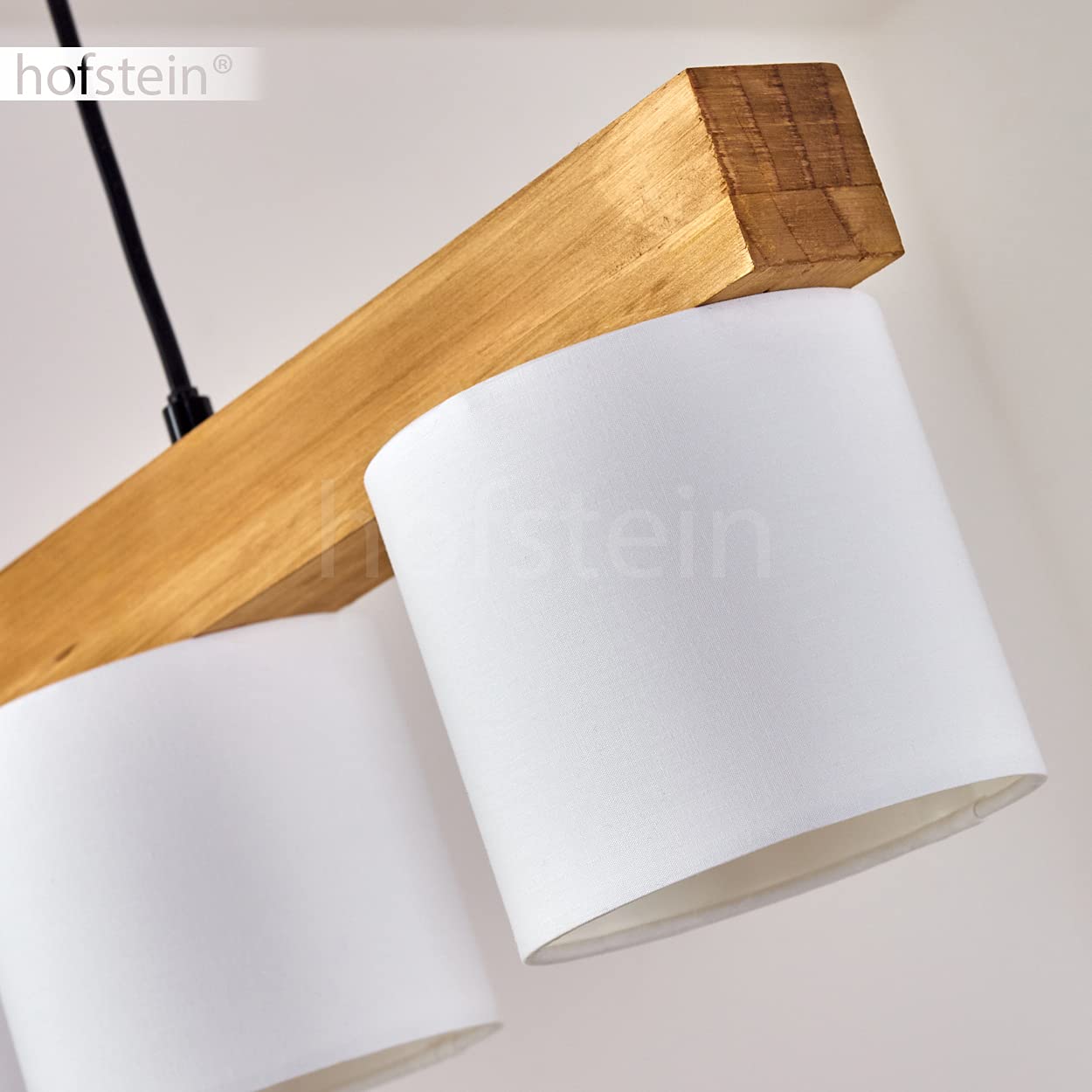 HOFSTEIN Pendelleuchte Malimea, 4-flammige Hängelampe aus Metall/Holz/Stoff in Weiß/Natur, Hängeleuchte m. Holzbalken und Stoff-Schirmen, Höhe max. 135 cm, 4 x E14, Esszimmer - Wohnzimmer - Küche