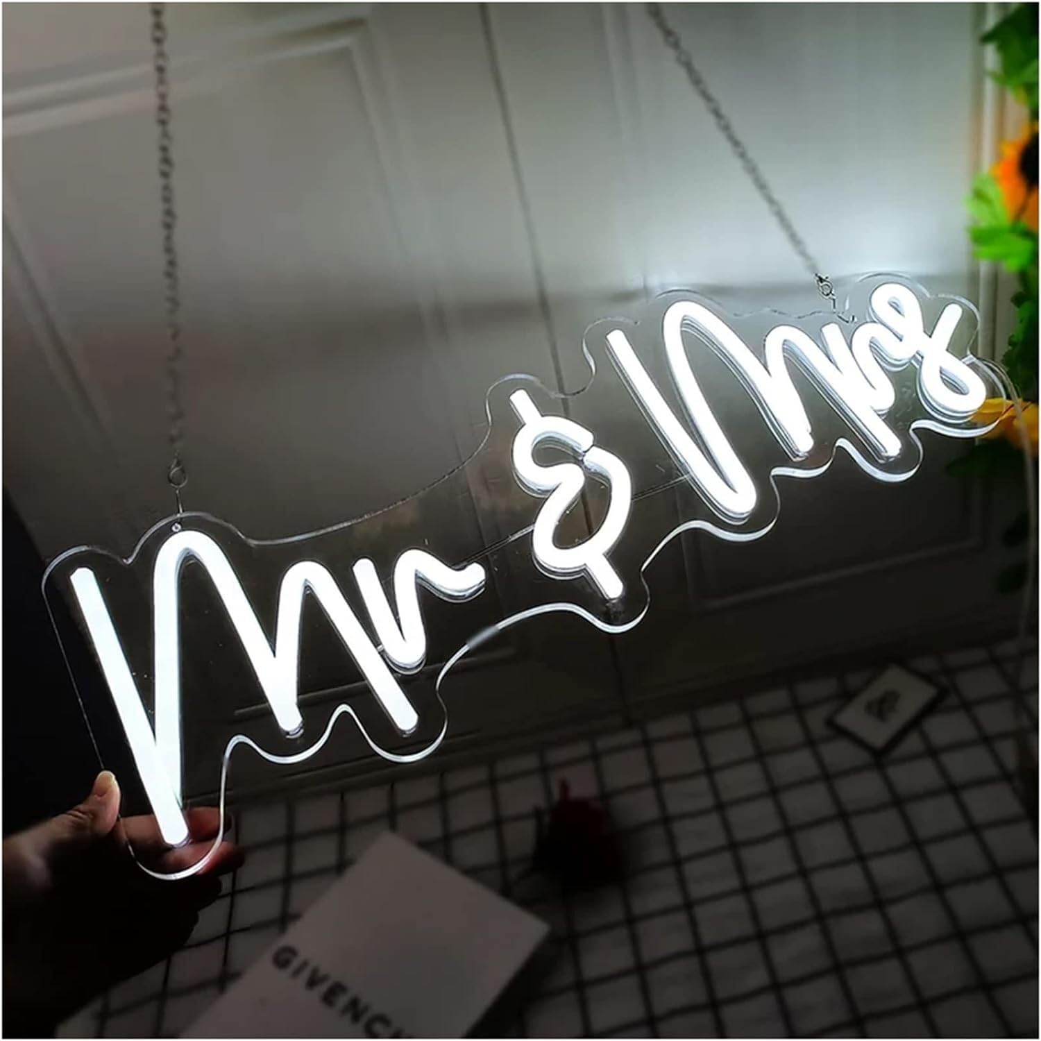 KIJyfgTR LED Neon Light Sign Mr and Mrs Neon Signs, Wedding Party Art Decor Custom Text LED Neon Lights, Wall Hanging Night Lamps Signboard, 56X18cm