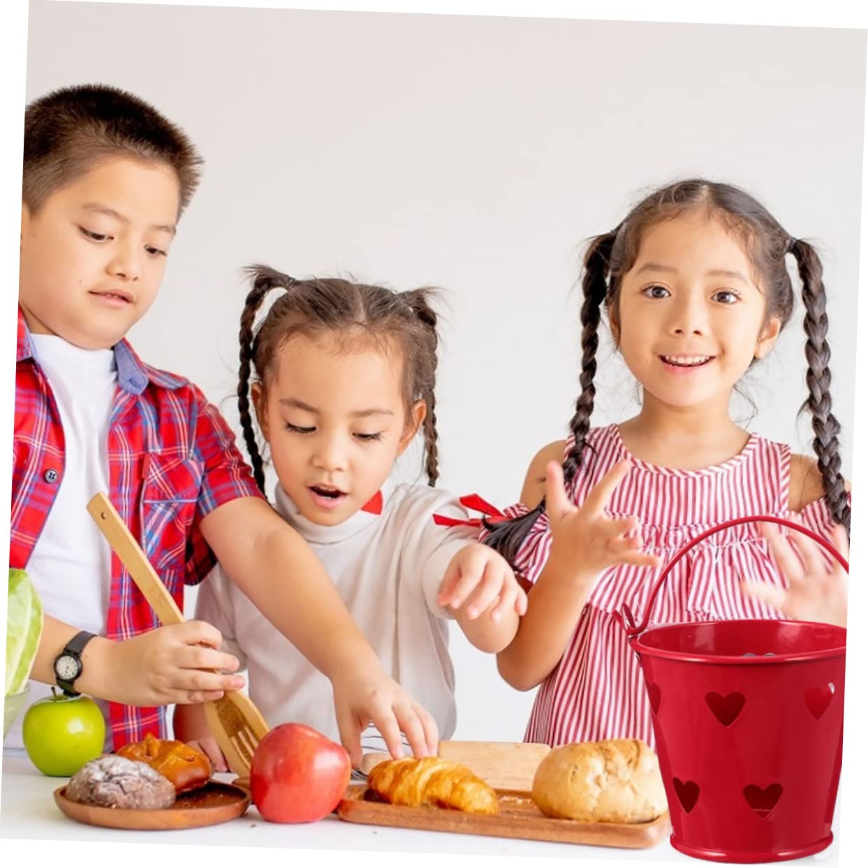 FUNOMOCYA Rustic Mini Hollow-Out Bucket Decorative Mini House Supply Ideal for Wedding Candy