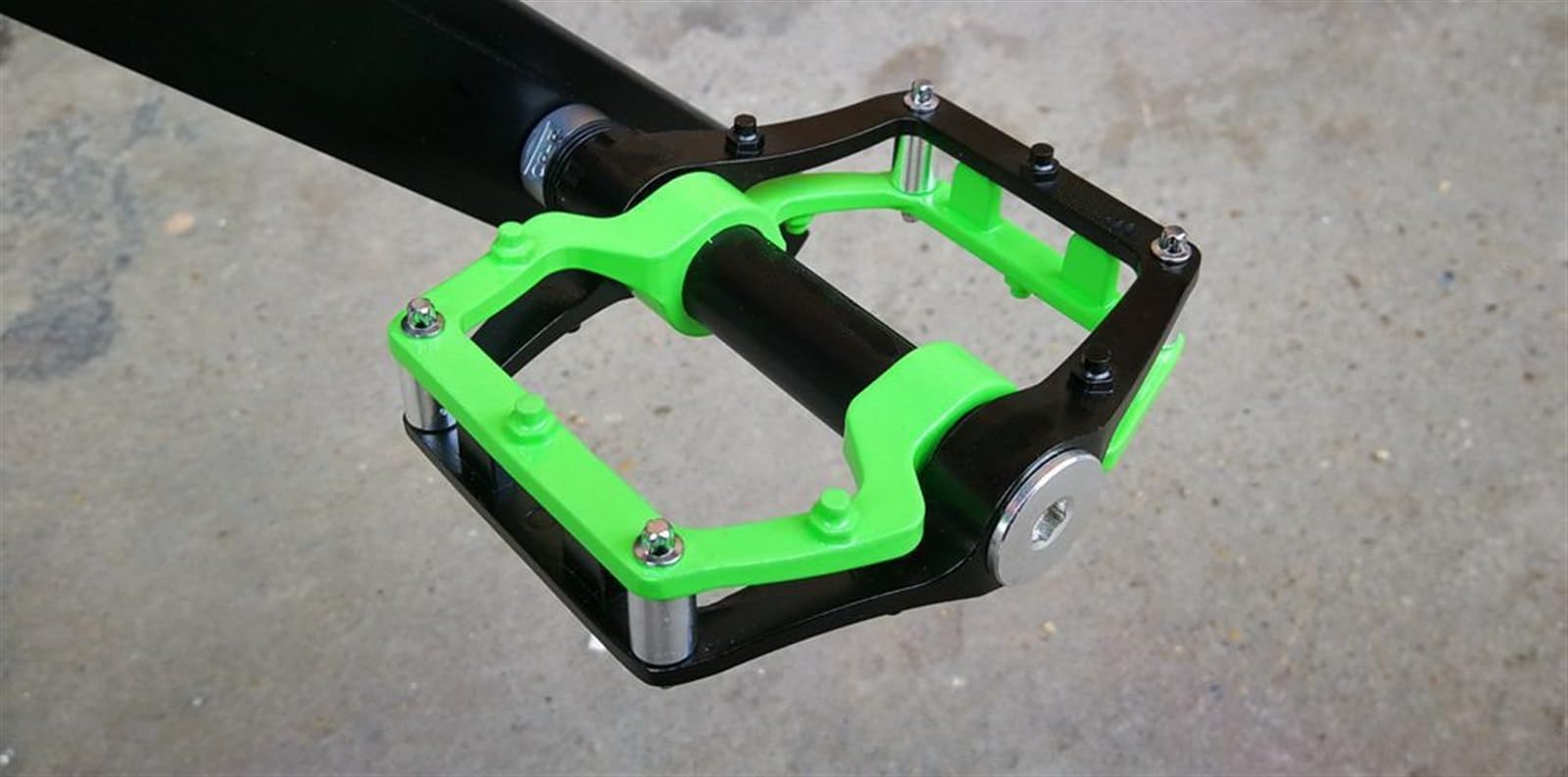 MKBHD Pedales de Bicicleta MTB BMX con rodamientos sellados for Bicicleta de Carretera y montaña, Aptos for calas SPD, Piezas de Pedales de Bicicleta ultraligeras(Black)