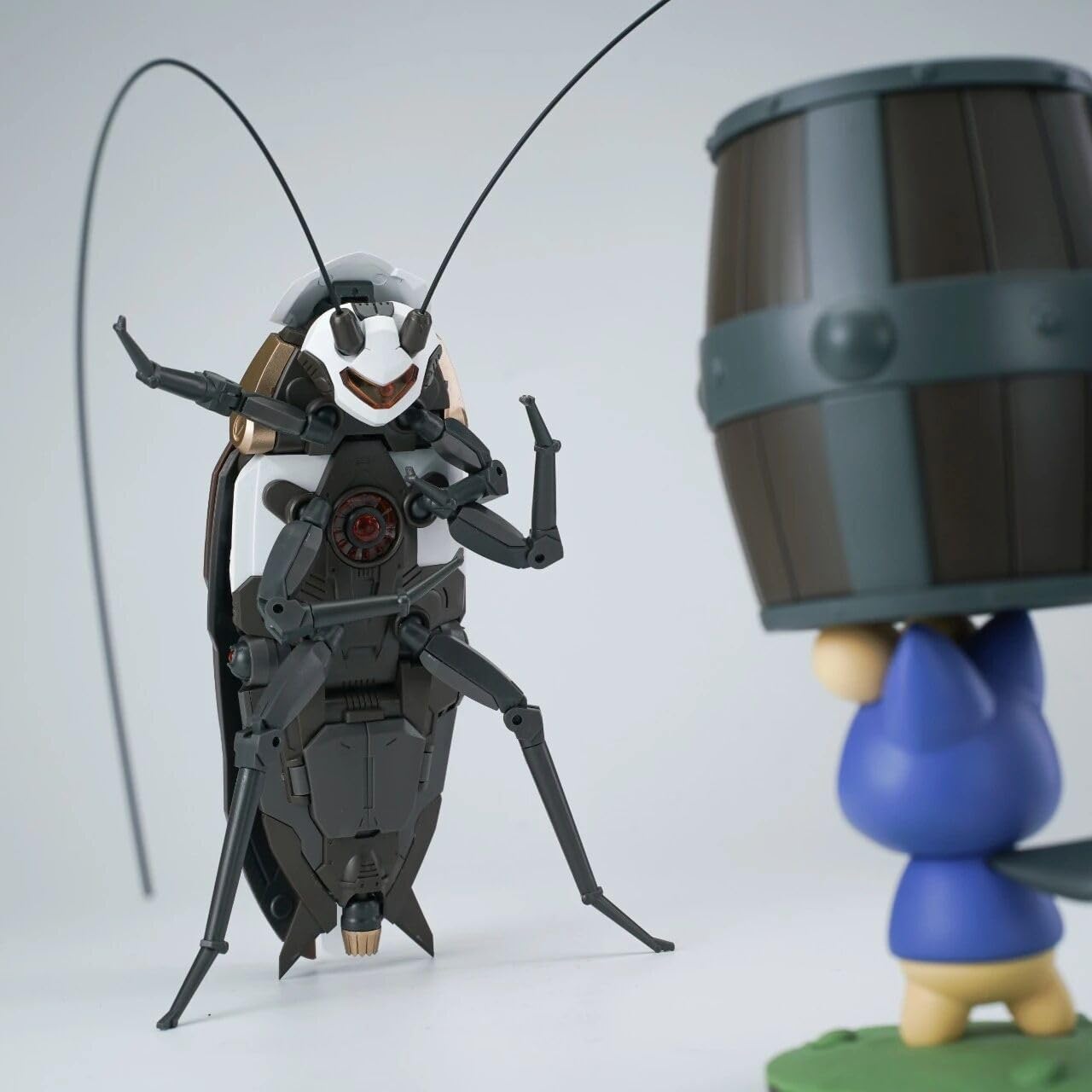 Cantonese Heavy Duty Multifunctional Commuting Vehicle Super Roach Giant Cockroach 140mm Model Kit Ages 15+