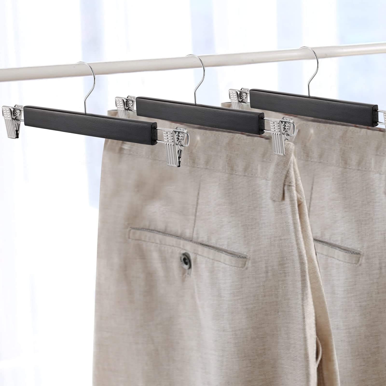 Tosnail Paquete de 15 perchas de madera natural de 14 pulgadas para faldas y pantalones, perchas con clips para pantalones y jeans, color negro