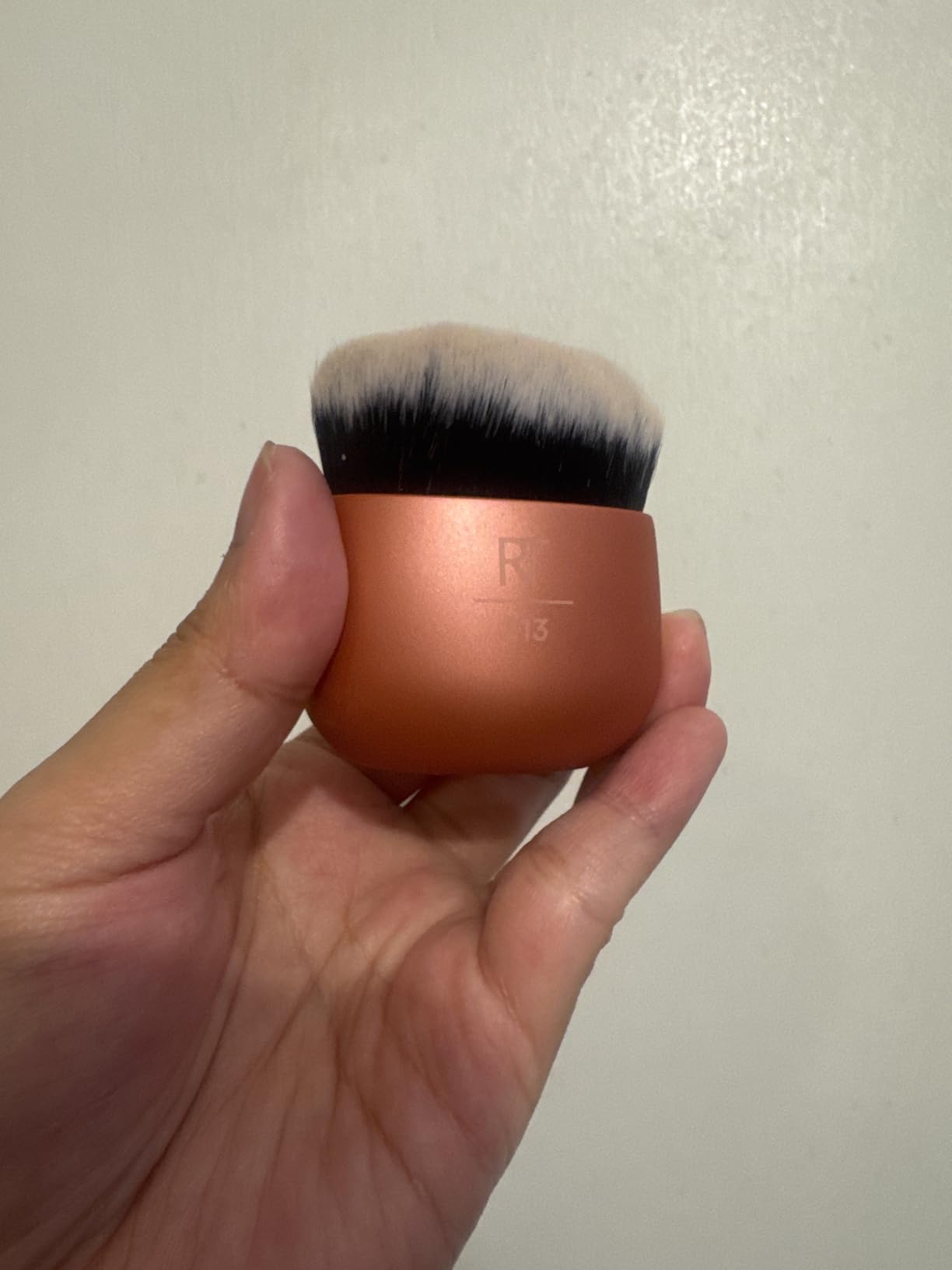 Real Techniques Foundation Makeup Blender, Kabuki Brush For Face or Body Makeup, Works With Liquid or Cream Foundation, No Handle, Blend & Buff Makeup, Dense Synthetic Bristles, 1 Count