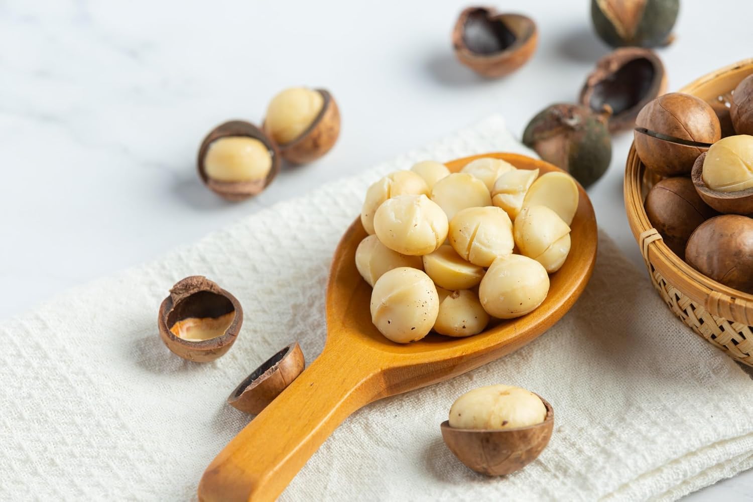 Bio Macadamianüsse 750g - Natur Macadamia Nüsse Roh Ungesalzen Hälften & Große Stücke von Foozia