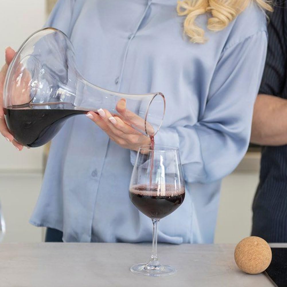BAKAJI Decanter In Vetro Soffiato Per Vino Capacità 1,1 LT Protezione e Trattiene Sapore Con Tappo in Sughero Naturale Aeratore Decantatore per Rosso