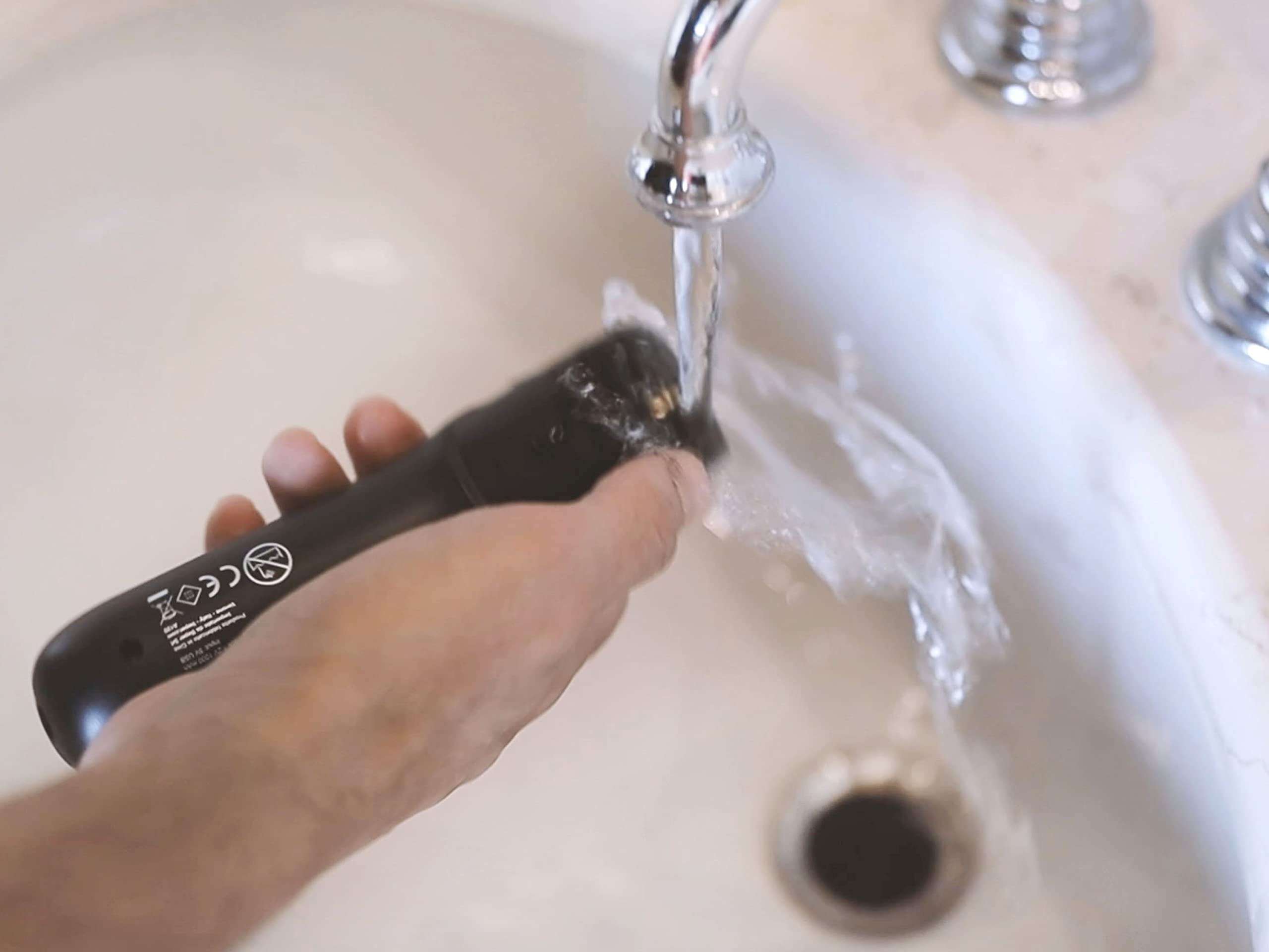 Beper 40.332 - Regolabarba ricaricabile, adatto anche per capelli, lame rimovibili in acciaio inossidabile, 20 lunghezze, ricarica con cavo USB (adattatore da parete non incluso)