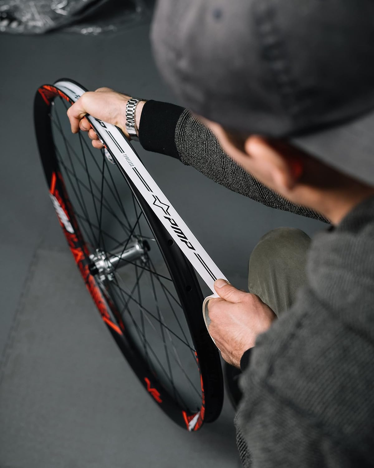 PMP Taśma bezdętkowa szeroka 25 mm do rowerów szosowych i MTB. Pasuje do felg z kanałem w zakresie od 23 do 24 mm. Długość rolki 5 metrów.