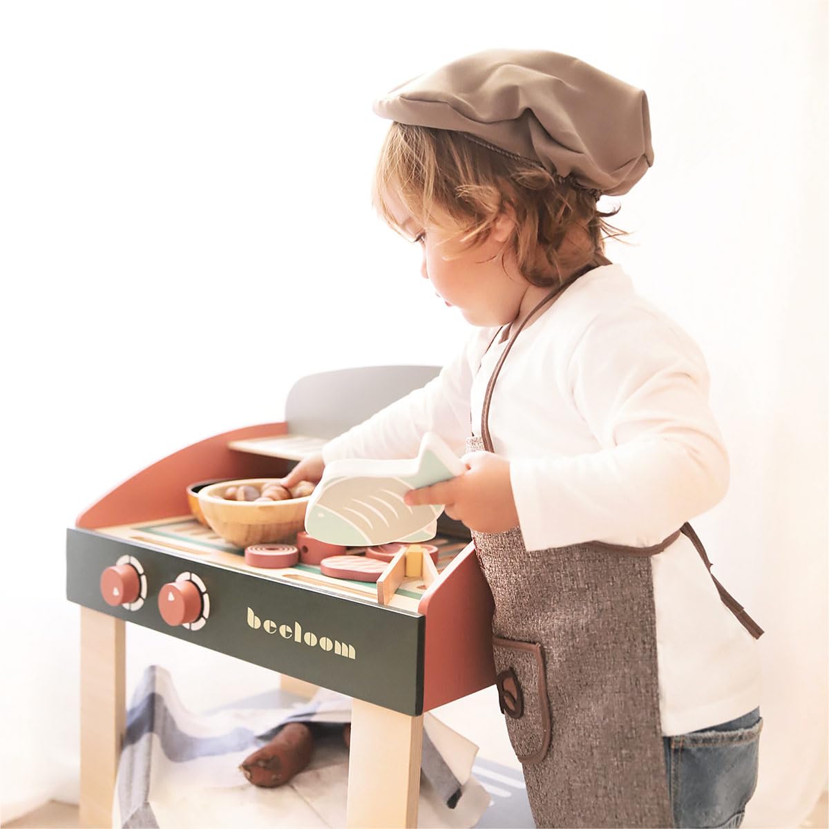 Beeloom Babycue - Cocinita Infantil De Madera Natural con Accesorios, Estilo Barbacoa, Juego De Imitación para Niños Desde 3 Años, Diseño Portátil Y Minimalista