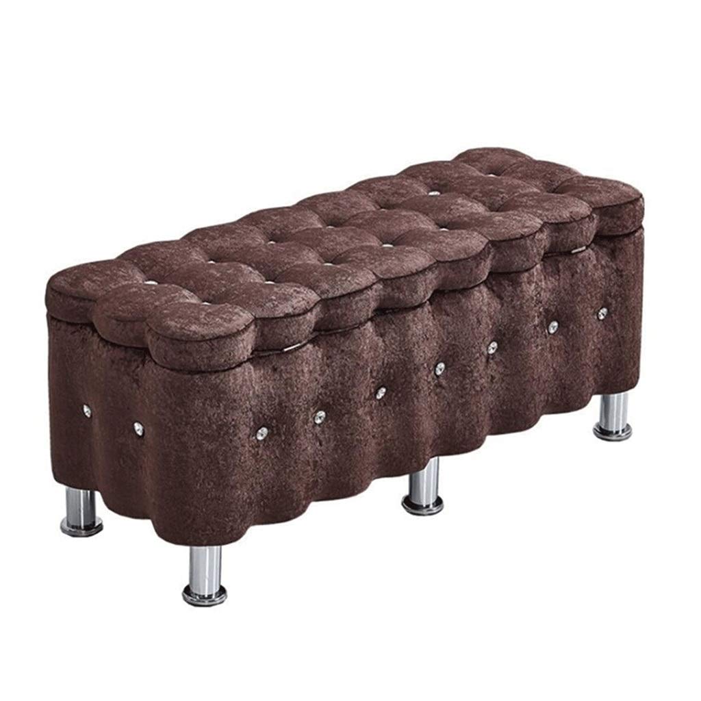 Tabouret de bout de lit beige pour une chambre cocooning et ordonnée