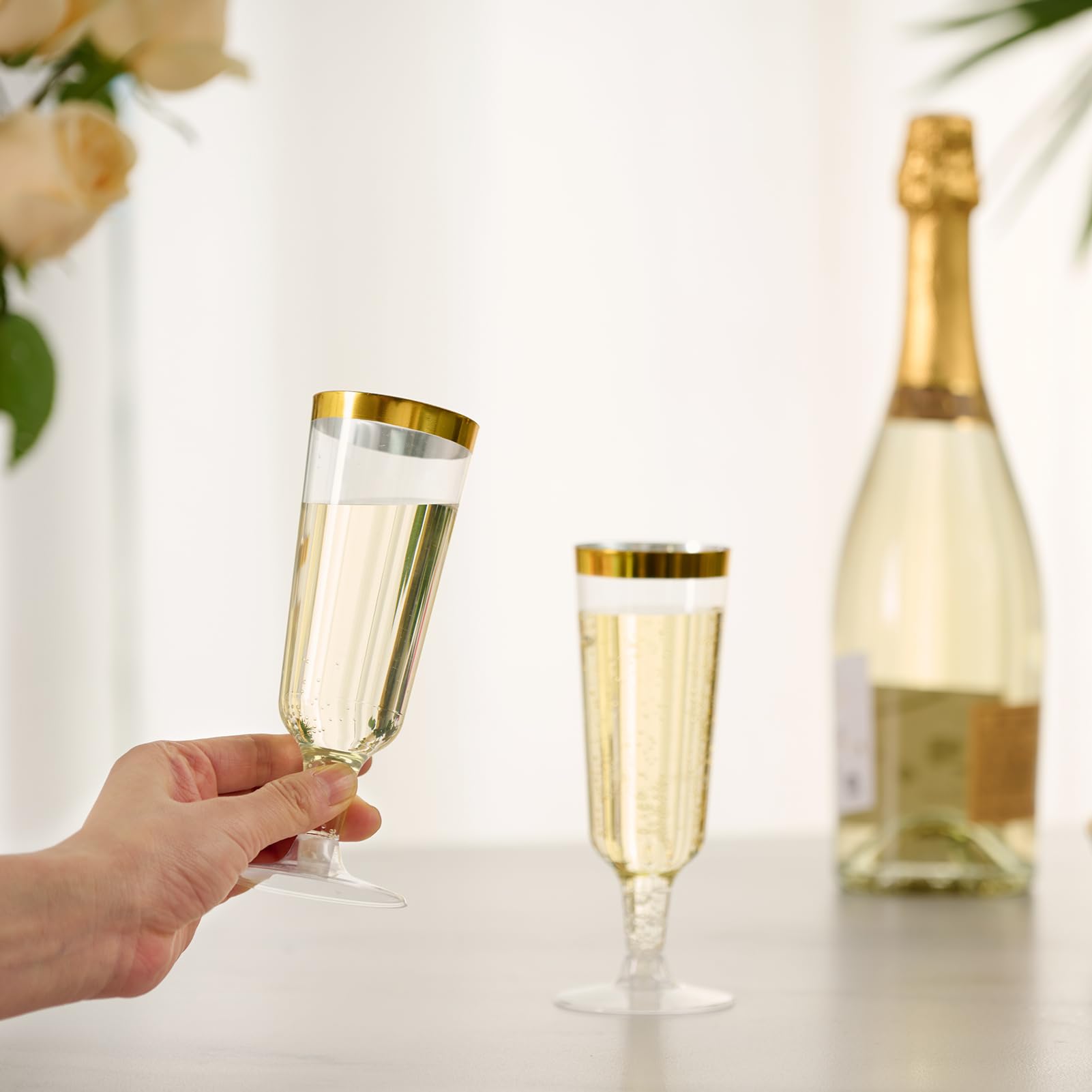 JOLLY CHEF Copas de champán de plástico, borde dorado desechables, 5 onzas, paquete de 50 | Copas de champán de plástico con borde dorado para bodas, día de Acción de Gracias, Navidad, copas desechables