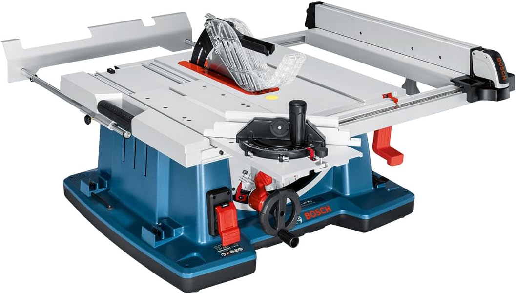 Bosch GTS 10 XC und GTS 70-216 Tischkreissägen nebeneinander