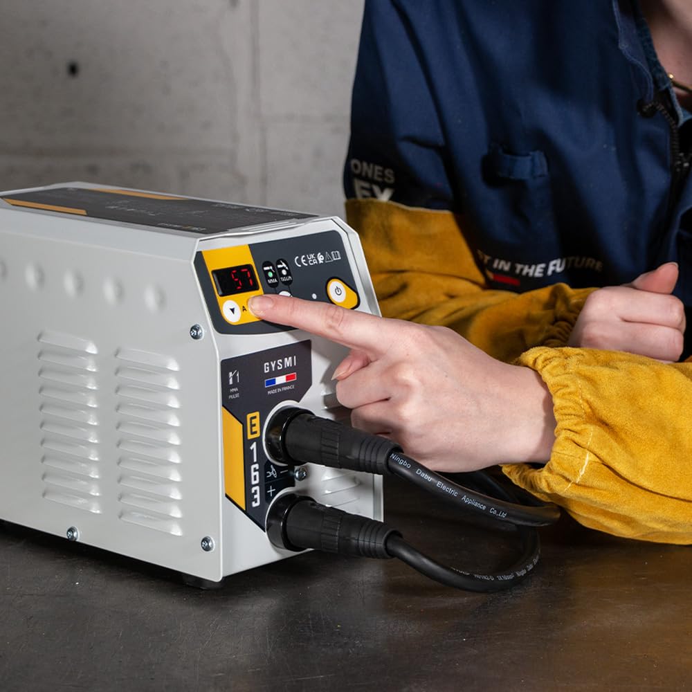 GYS, GYSMI E163, Poste à Souder à l'Électrode Enrobée 160A Monophasé 230V (MMA), TIG DC Lift, MMA Pulsé, Digital, Arc Force, Antisticking, Hot Start, Avec valise, Porte-électrode, Câble de masse