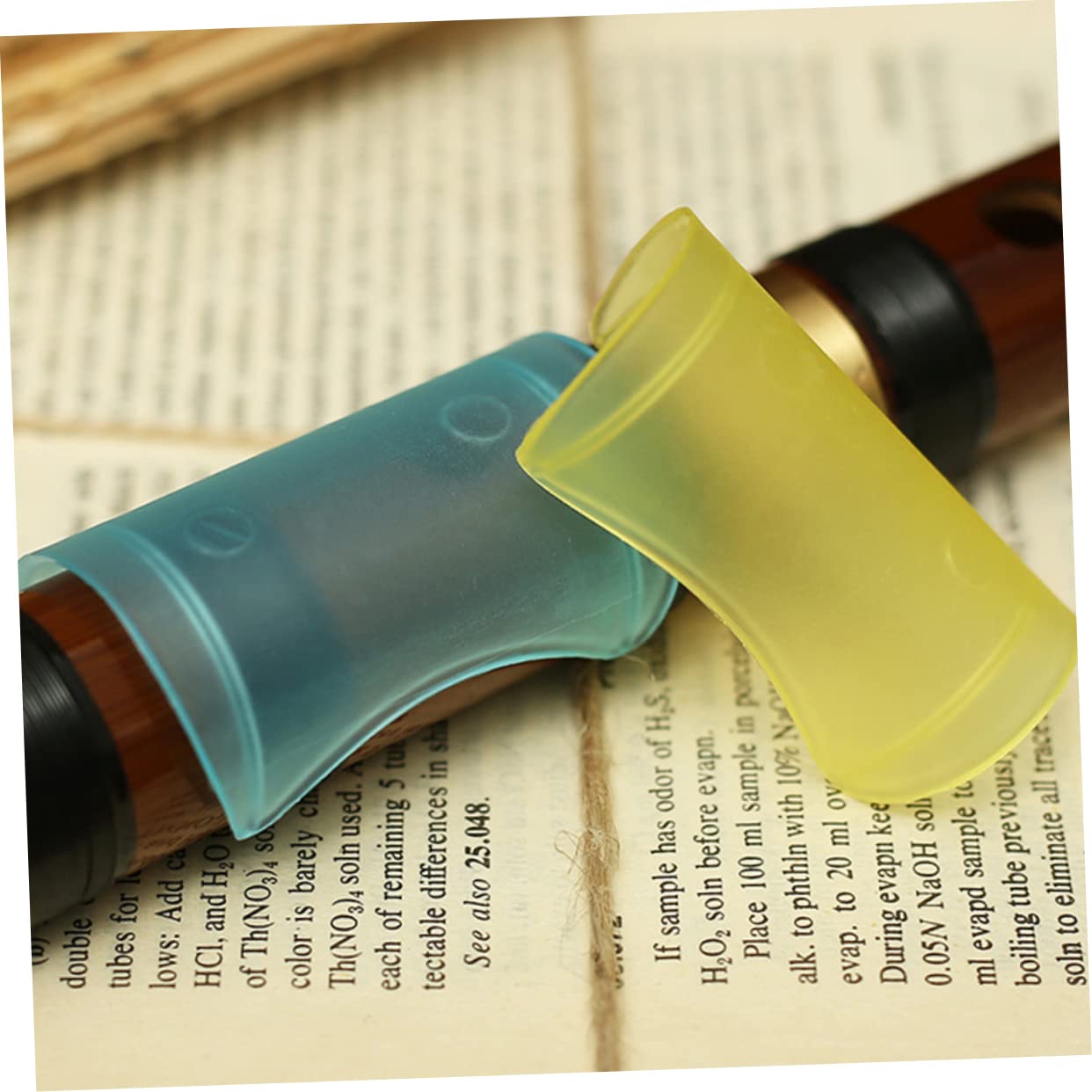 FUNOMOCYA Flute Care Kit 15pcs Plastic Flute Protectors Sturdy Abs Material for Scratch Protection Random