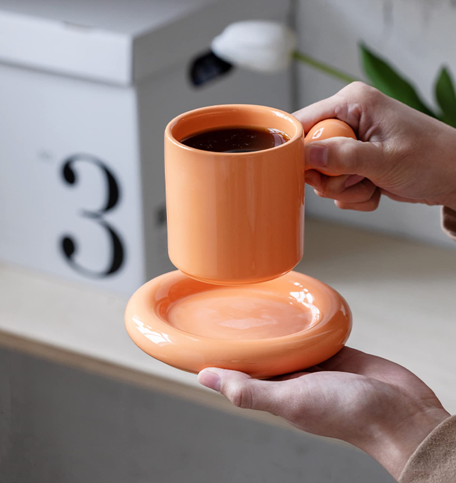 Tazza da caffè in ceramica Tuorlo d'arancia con piattino Tazza da tè Tazza da caffè in ceramica Tazza Regalo per ufficio e casa