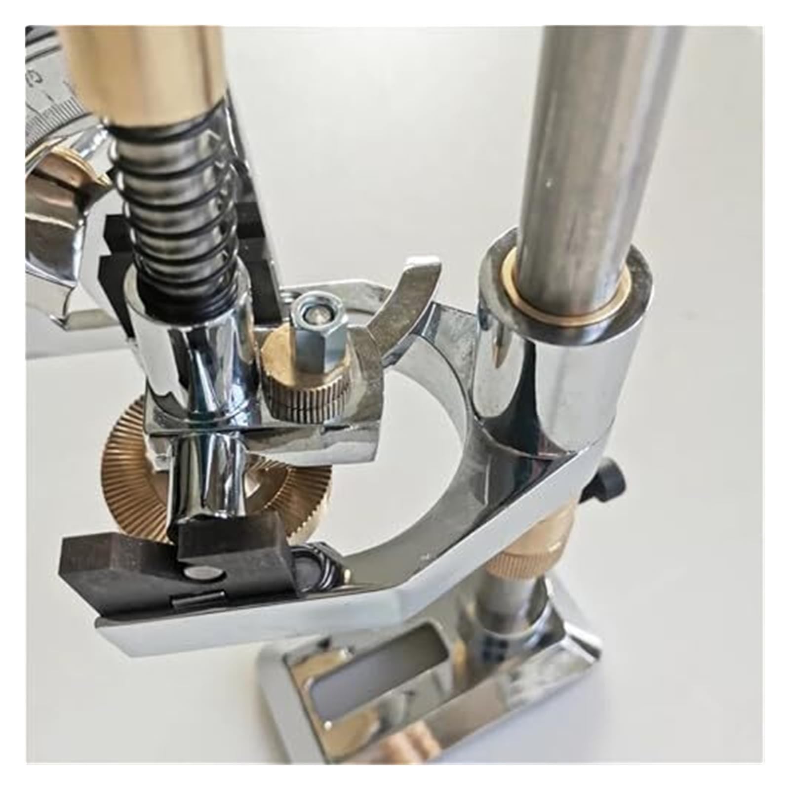Edelstein-Poliermaschine mit Höhenverstellung, Roboterarm im Maßstab 32 for Edelsteine, Steine, Kristalle(96 scale Robotic Arm)