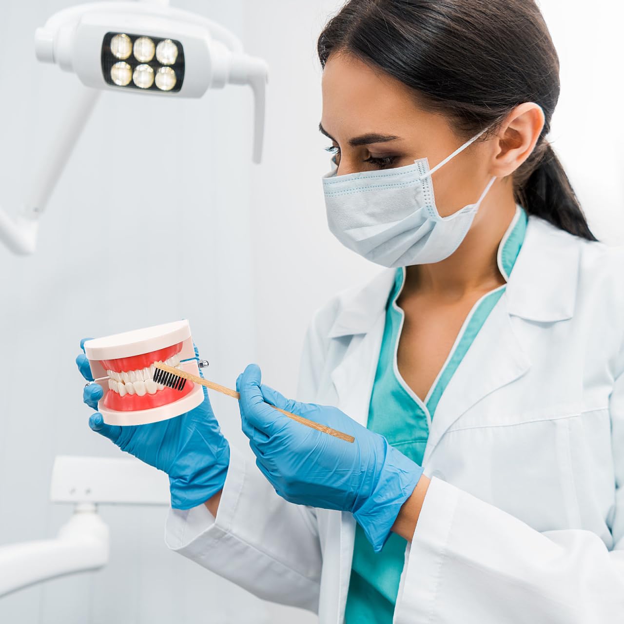 SUPVOX 1 ensemble de jeu éducatif en bois pour le brossage des dents avec lavage gargarisme outil d'apprentissage précoce pour la sensibilisation à l'hygiène brosse à dents incluse Couleur aléatoire