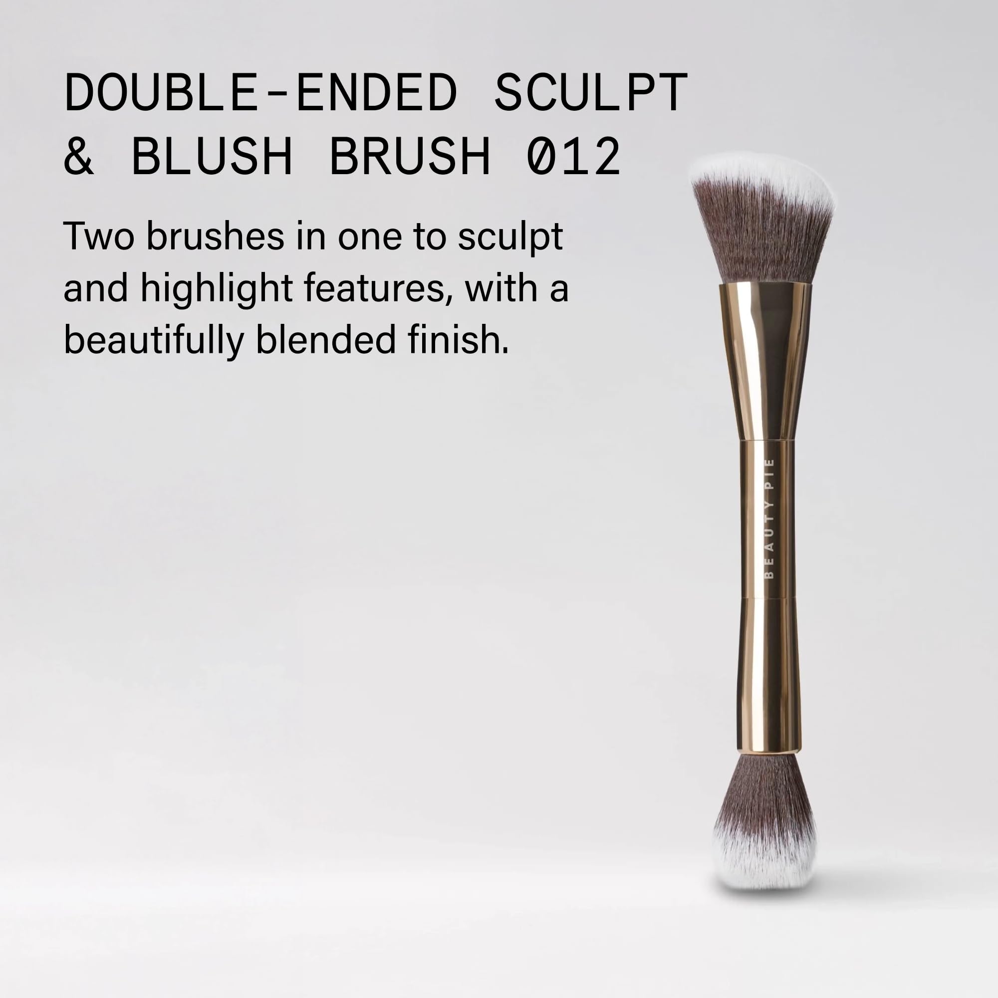 Beauty Pie Brocha de doble punta para esculpir y rubor 012 – Brocha de maquillaje profesional en ángulo y resaltado cónico – Cerdas sintéticas veganas y libres de crueldad animal – Esculpir, mezcla y