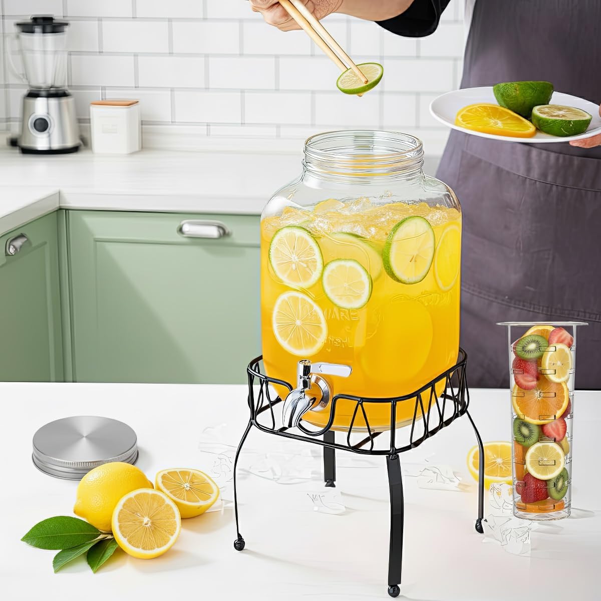 2 Gallon Drink Dispenser for Parties，Glass Beverage Dispenser with Stand and Stainless Steel Spigot，lemonade Dispenser，Clear Drink Dispenser for Outdoor, Weddings and Bar Decoration