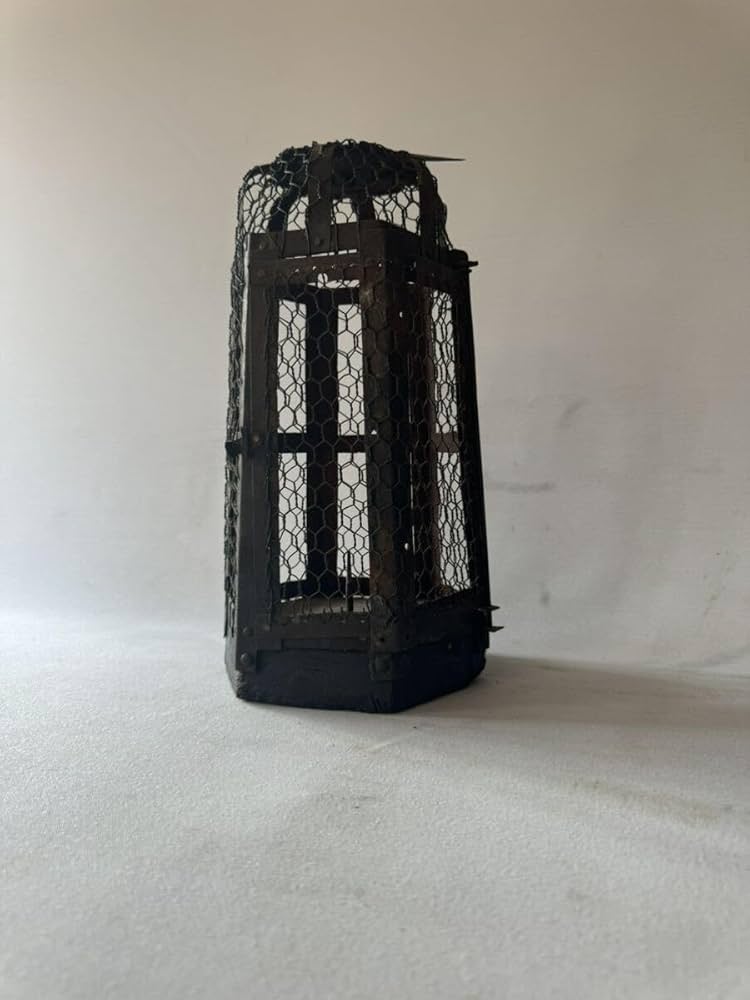古い網籠 籠 蝿帳 行燈 櫓 置物 吊り下げ 木製 鉄製 レトロ アンティーク 古民具・骨董 江戸期 情緒あふれる鉄製蔵行灯(金網吊り灯篭
