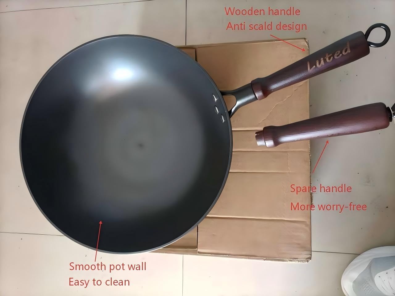 Chinese woks with a lid and a Spatula stir-fry pans deep fryer Cast Iron 13in flat bottom pot Uncoated for Open Fire not easy to rust not easy to stick and durable for about 3-5 people