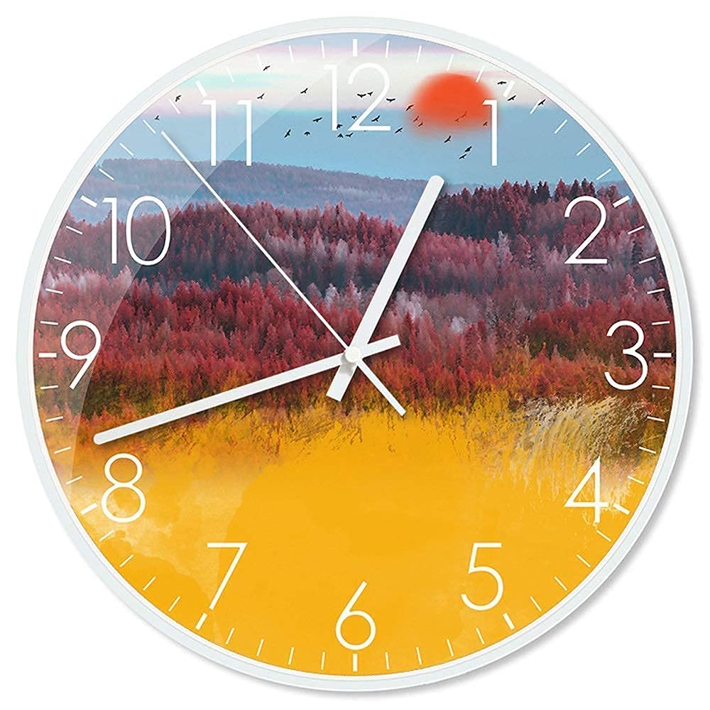 Horloge murale motif abstrait pour un salon moderne lumineux