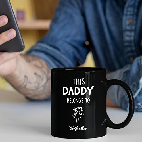 Miniatura 5 de Taza de café con texto en inglés "This Daddy Belongs To Coffee Cup", regalo para el día del padre, Navidad, taza de café negra personalizada con