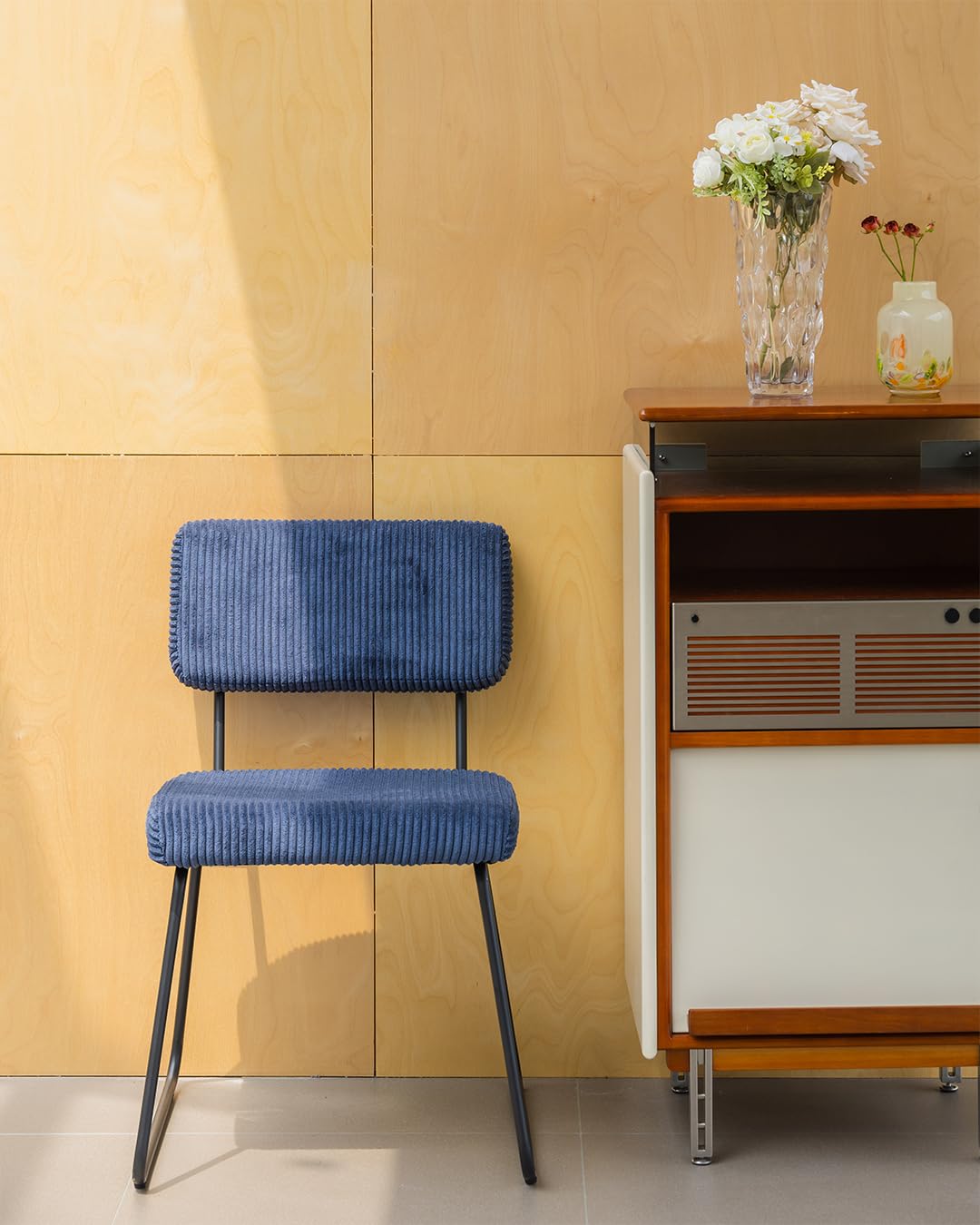 Kosmi Sedia design MATYS in velluto a coste – Set di 2 – Stile moderno e comfort ottimale – gambe in metallo nero – per soggiorno, sala da pranzo, ufficio (blu)