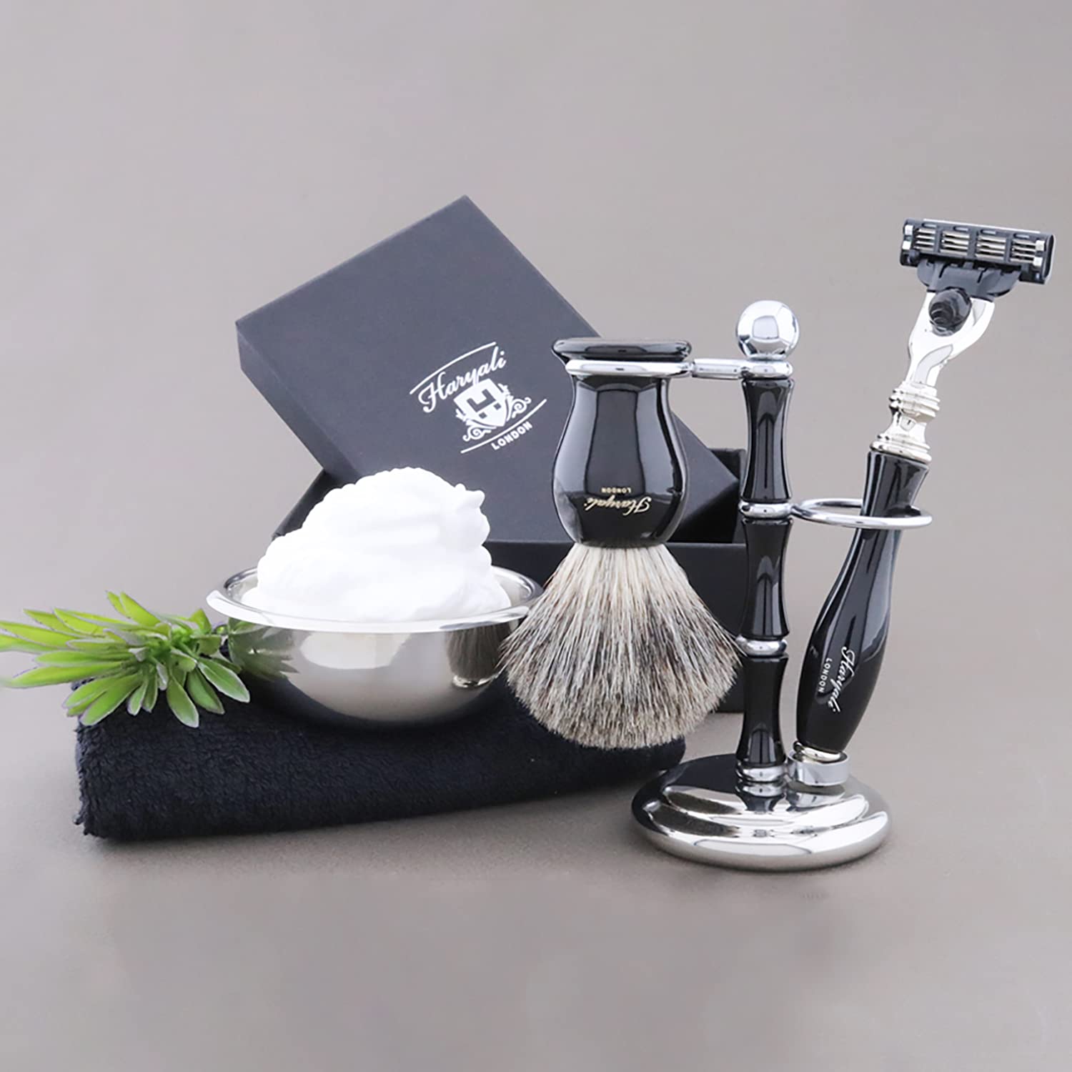 Haryali London Luxus Rasierset für Männer, Rasierhobel Set für Herren, Nassrasierer, 3-Klingen-Rasierer mit Griff, Rasierpinsel set und Rasierständer, Herrenrasierer, Shaving Kit, Geschenk für Männer