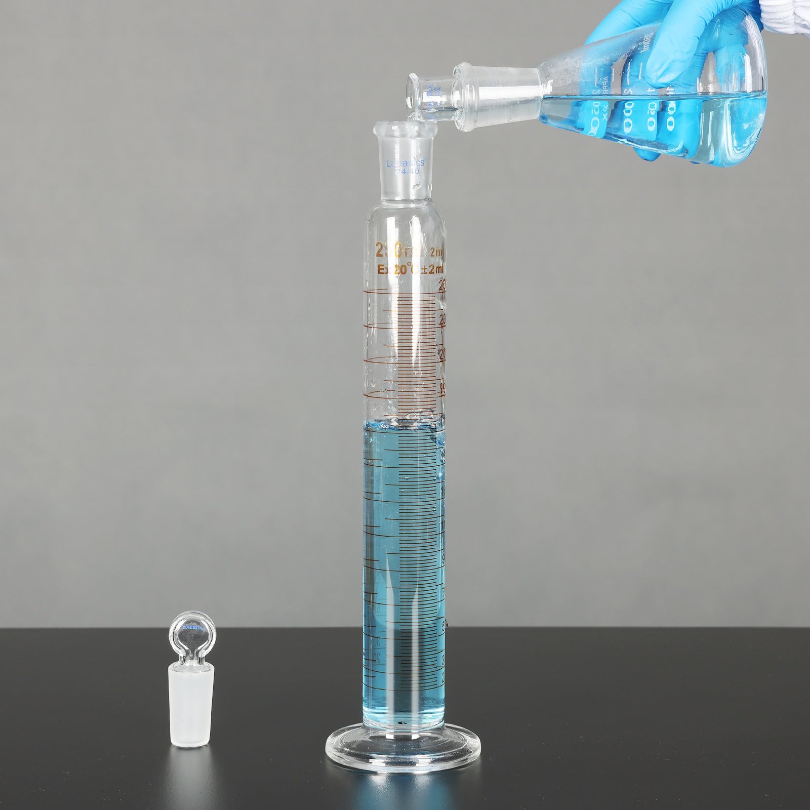 Labasics Cilindro Graduado con Tapón 250 ml Vidrio Borosilicato Junta Esmerilada 24/40 Laboratorio Medición Líquidos