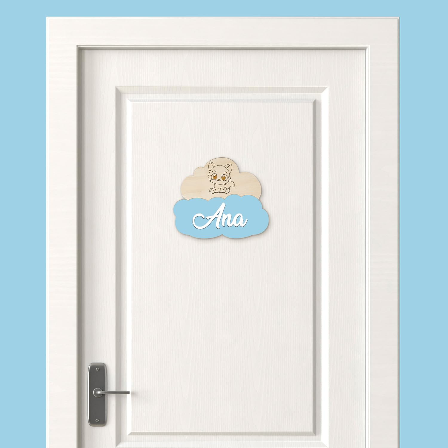 Nombre Decorativo Infantil de Madera Personalizado, forma de nube de 30x25cm, para decorar habitaciones, paredes y puertas. Regalo original para nacimientos, cumpleaños, comuniones y bautizos