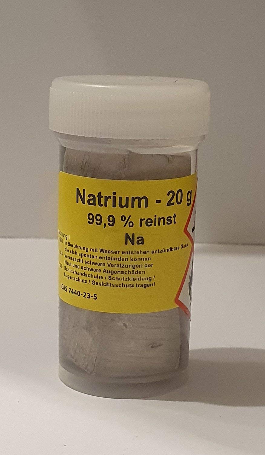 20 g de sodio metálico, bajo aceite de parafina puro 99,9 %.