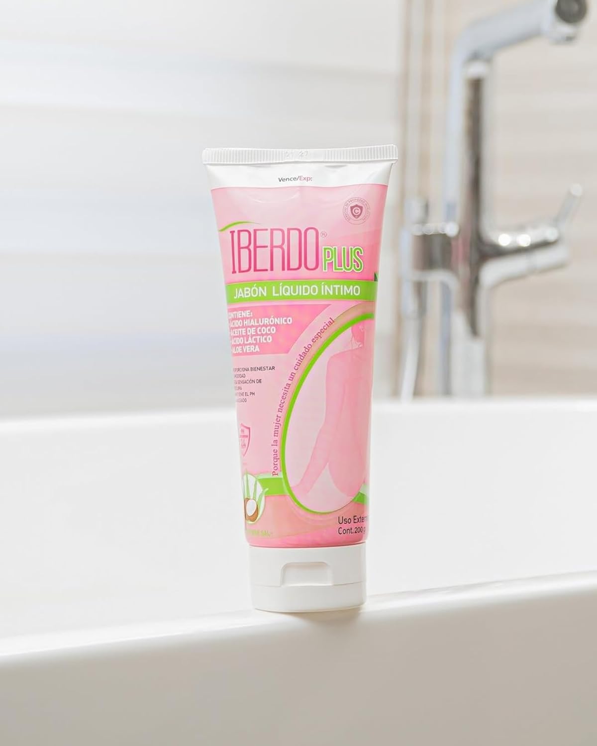 Feminine Wash – pH Balanced, Antifungal Intimate Soap Cleanser for Women with Hyaluronic Acid, Aloe Vera, Coconut Oil & Lactic Acid – Gentle Daily Feminine Care – 250 ml