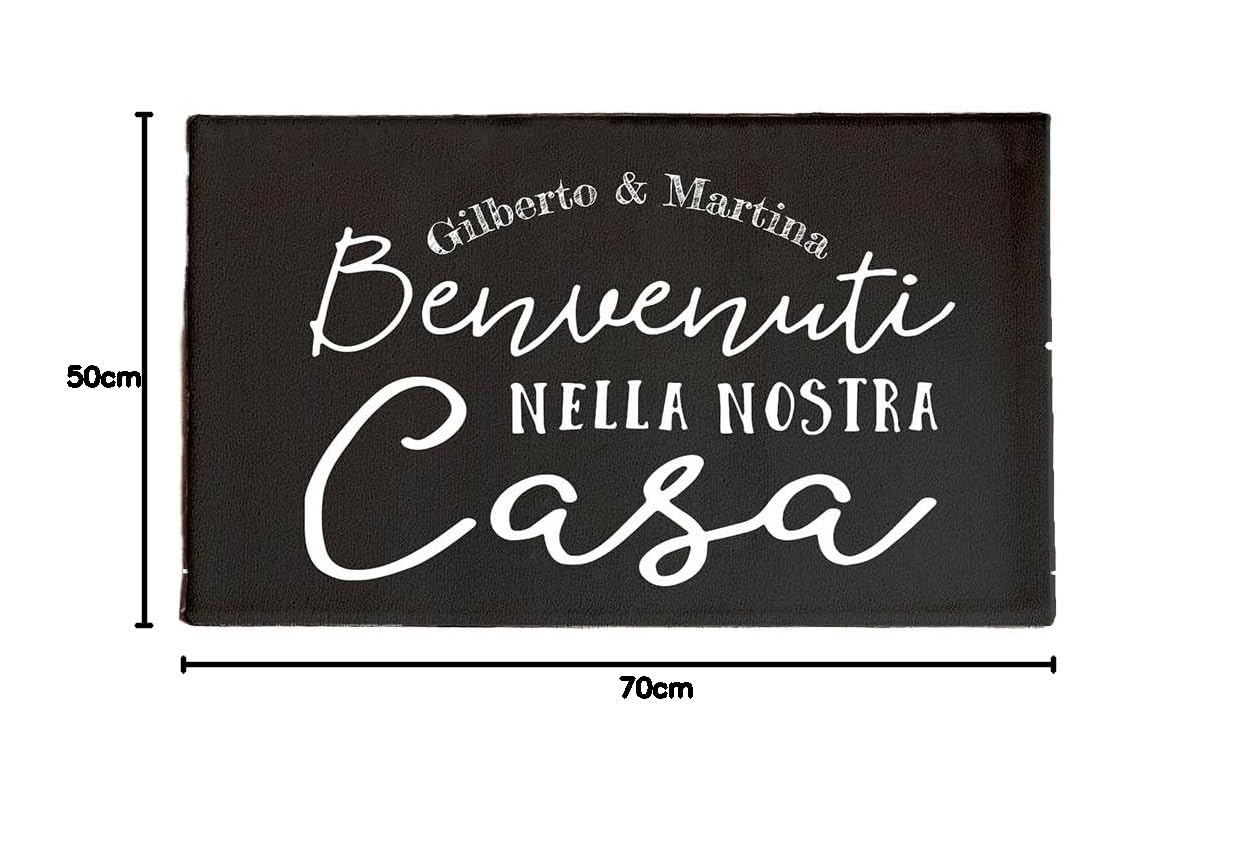 Benvenuti Nella Nostra Casa Tappeto in Feltro gommato per interni Personalizzato con Nomi ADATTO AGLI INTERNI Idea Regalo Compleanno Natale Nuova Casa Assorbente Antiscivolo 50x70cm Per Camere Entrata