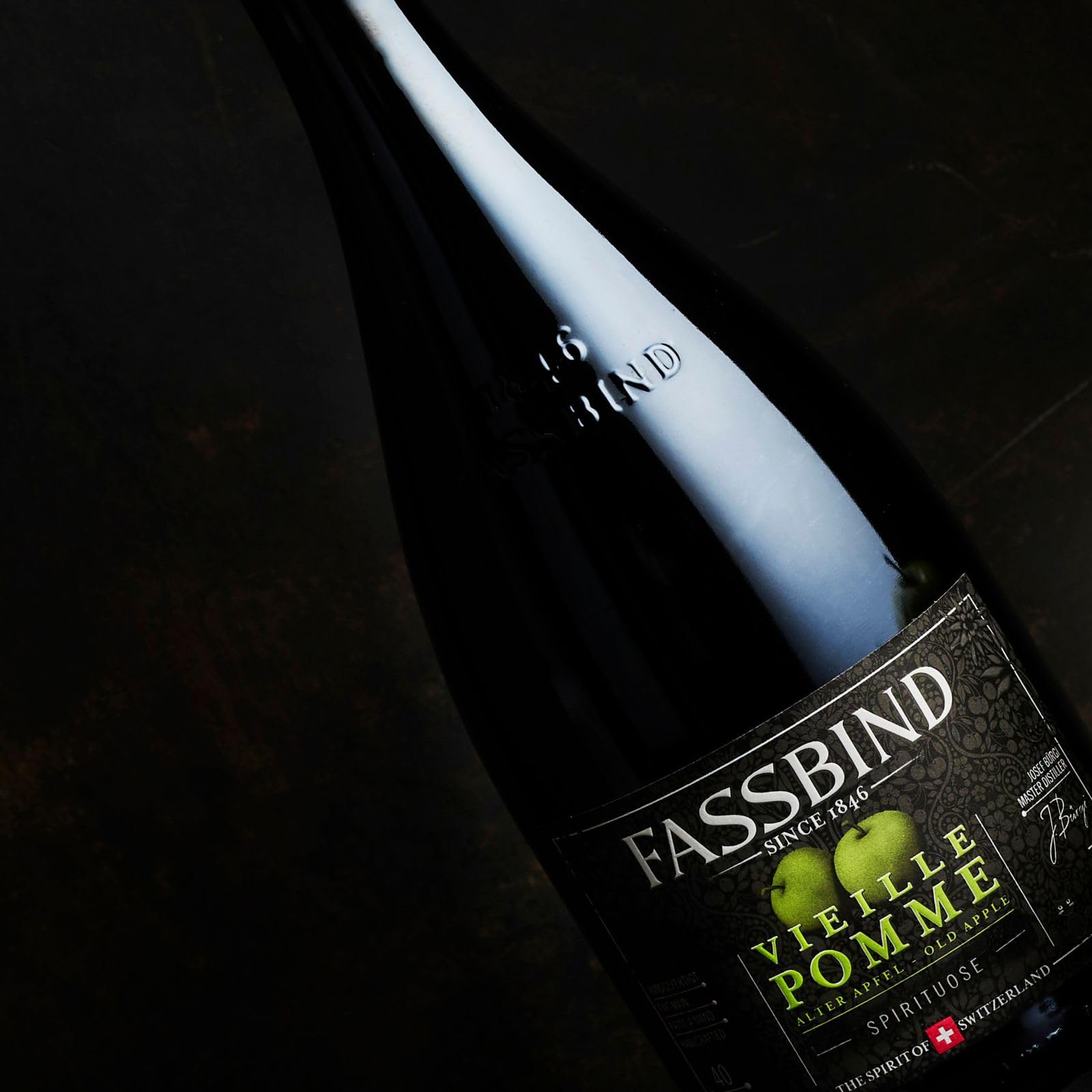 Fassbind Vieille Pomme (1 x 0.7 l) - Edler Schweizer Obstbrand aus fruchtigen Äpfeln mit 40% vol. Alkohol