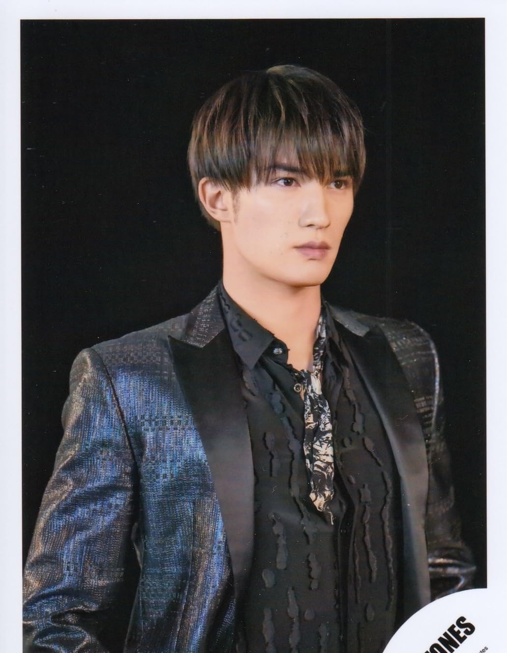 Amazon.co.jp: Six TONES 公式 生 写真（ジェシー）ST01008 : おもちゃ